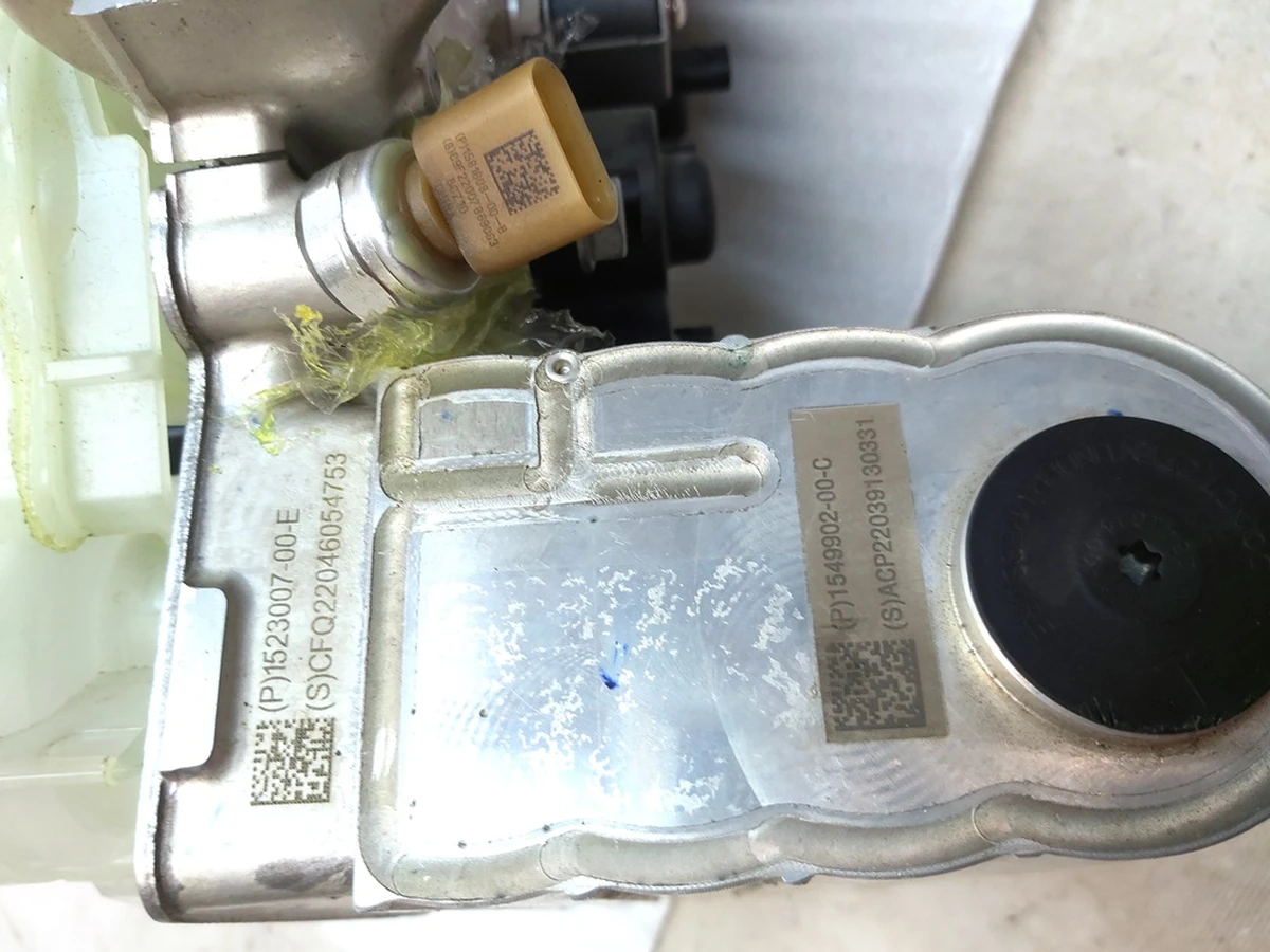 1 Тепловий насос у зборі без шлангів, насосів та теплообмінників (з 2022 р.) Tesla Model 3, Model 3 Jan 2024, Model Y 1547595-00-E