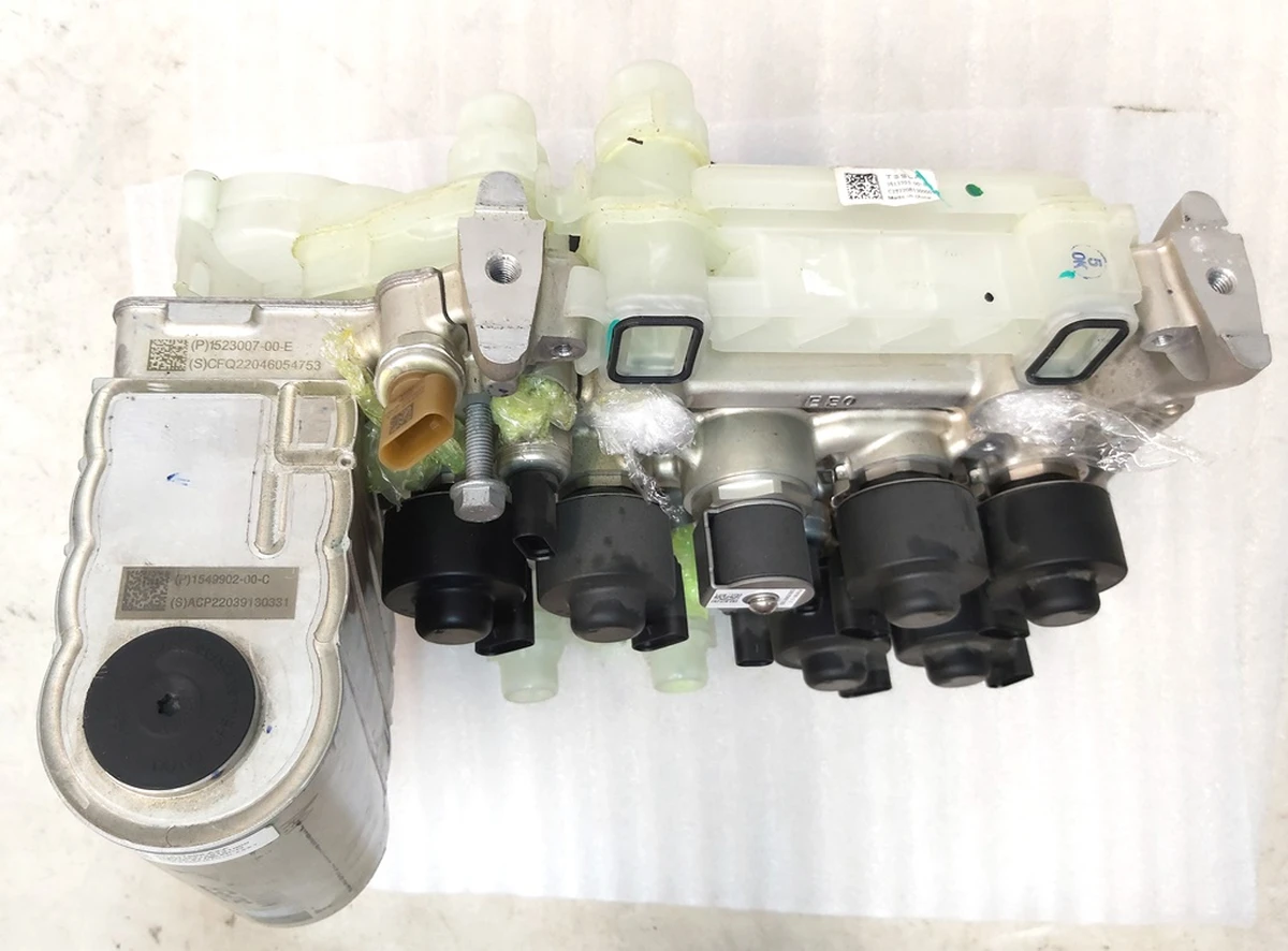 1 Тепловий насос у зборі без шлангів, насосів та теплообмінників (з 2022 р.) Tesla Model 3, Model 3 Jan 2024, Model Y 1547595-00-E