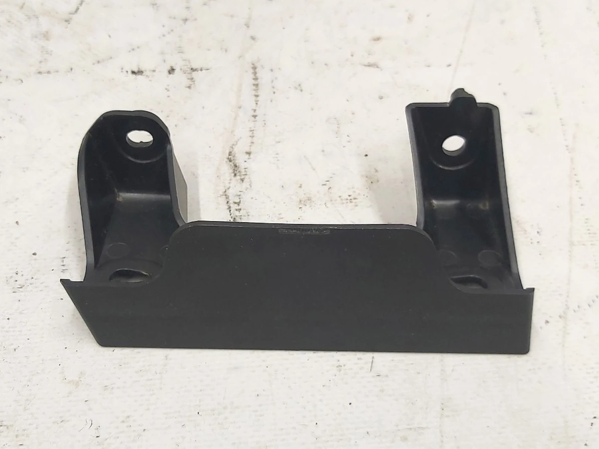 5 Кронштейн кріплення рами другого ряду сидінь Tesla model 3 1549187-00-A