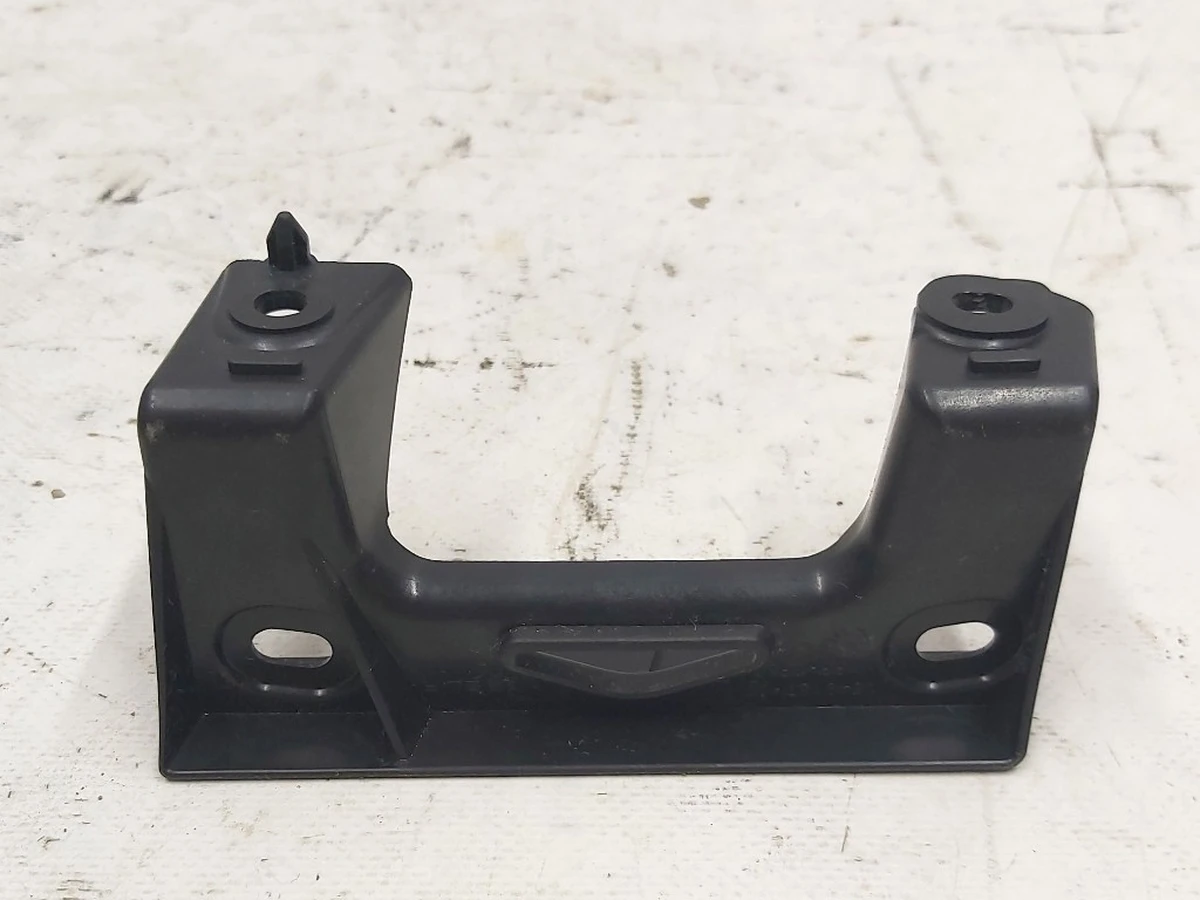 5 Кронштейн кріплення рами другого ряду сидінь Tesla model 3 1549187-00-A