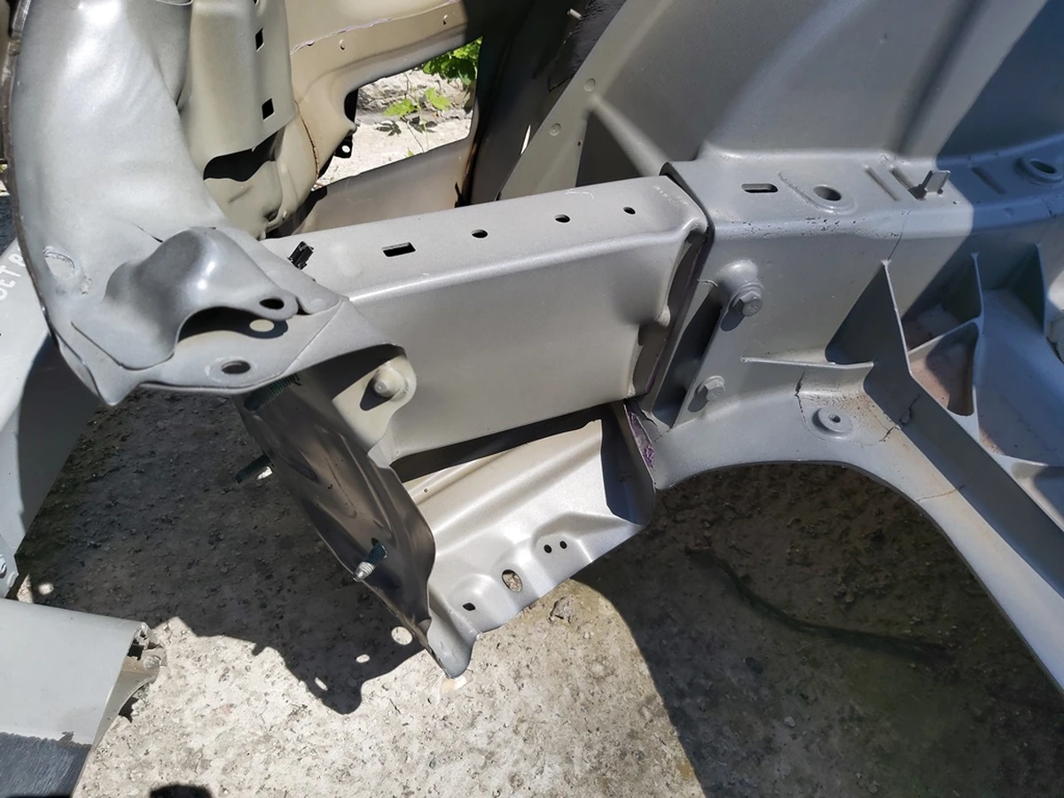 3 Quarter rear left PMNG with damage to wing and spar Tesla model Y 1549230-S0-A