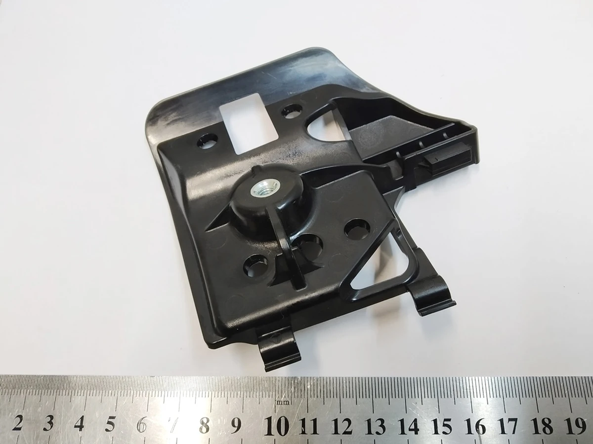 15 Кронштейн обшивки стелі лівий Tesla Model Y 1550110-00-A