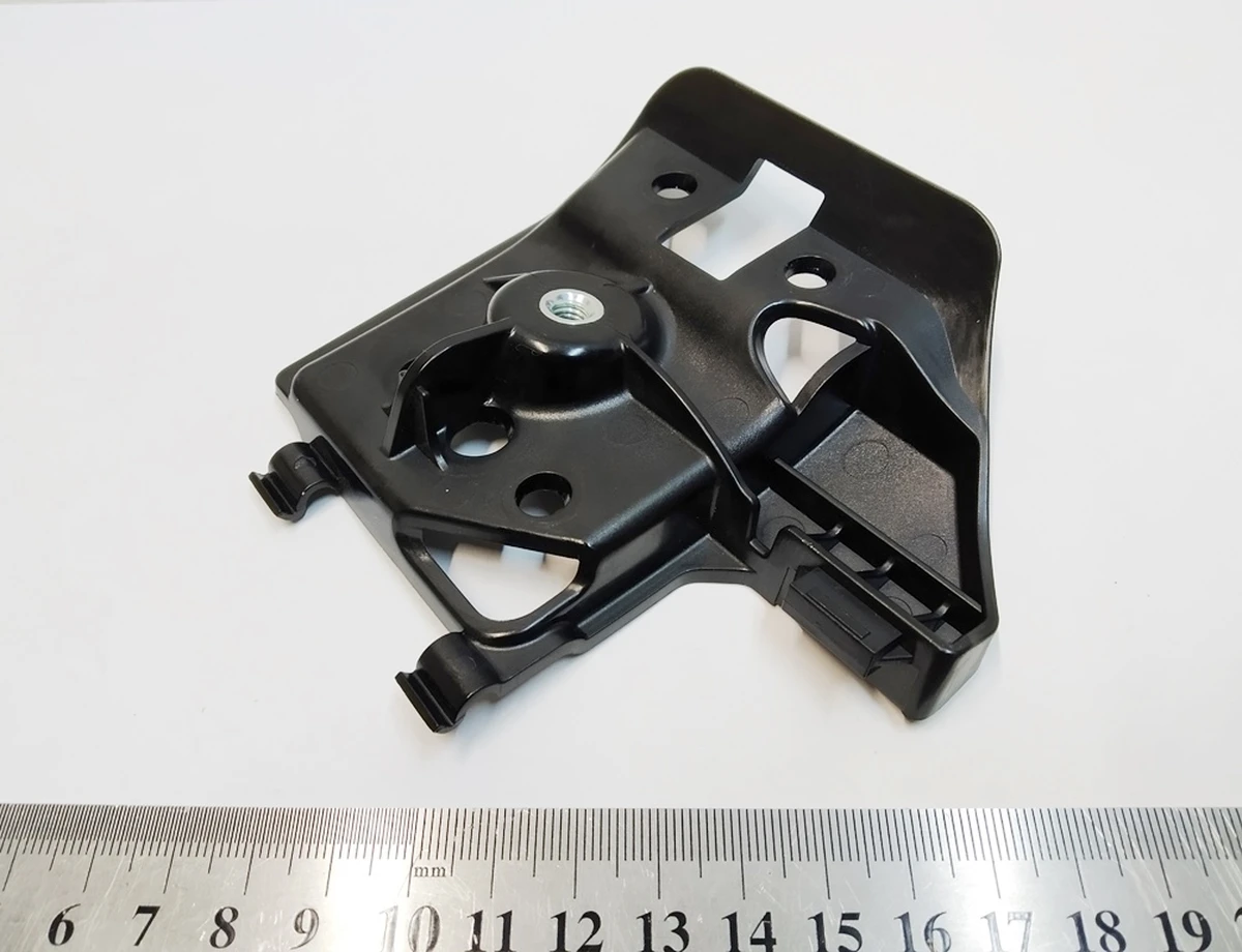 15 Кронштейн обшивки стелі лівий Tesla Model Y 1550110-00-A