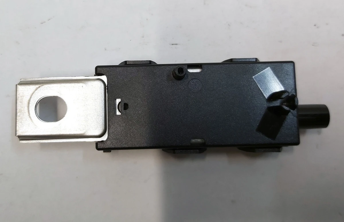 1 Підсилювач сигналу FM Tesla model Y 1551330-00-B