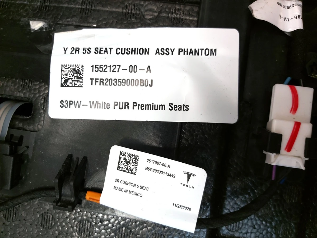 3 RSC SEAT PUR WHT with heating and presence sensors Tesla Model Y 3907893-02-A