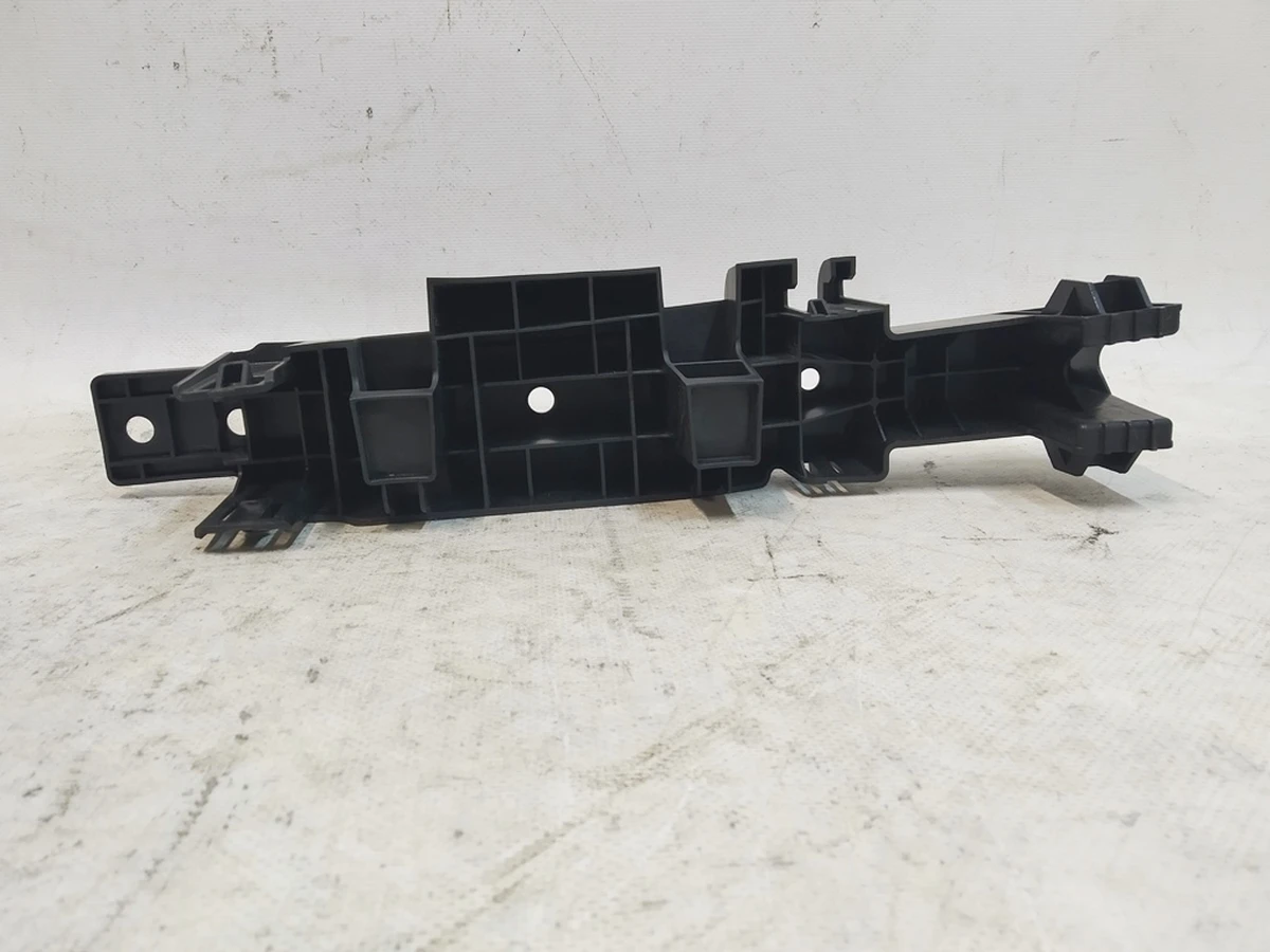 Кронштейн обшивки багажника левый Tesla  model Y 1552218-00-C