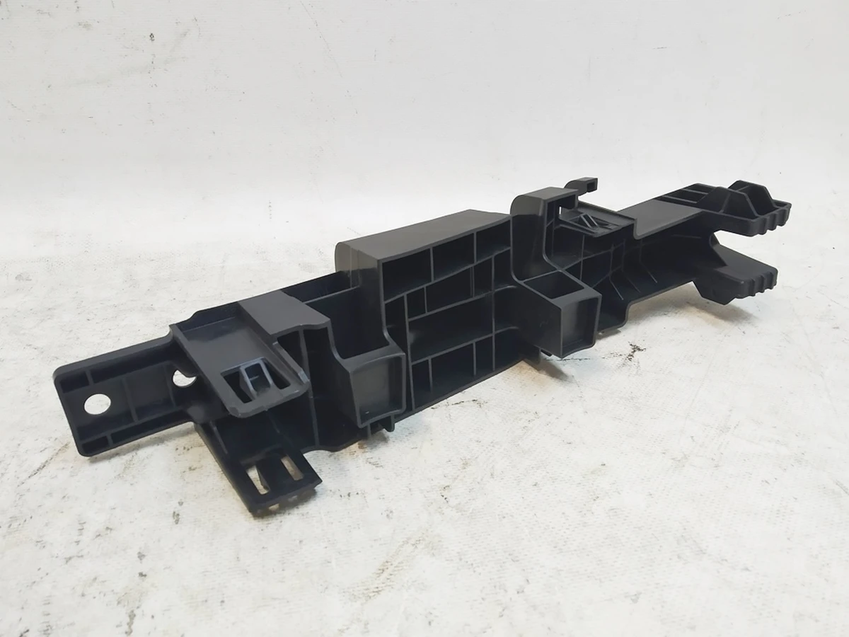 Кронштейн обшивки багажника левый Tesla  model Y 1552218-00-C