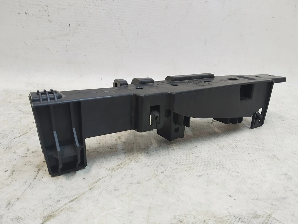 Кронштейн обшивки багажника левый Tesla  model Y 1552218-00-C