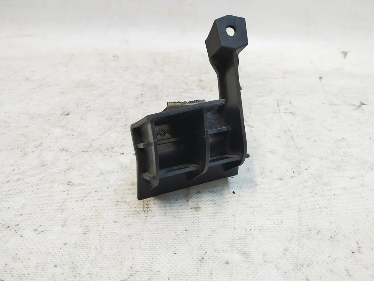 12 Кронштейн накладки порога лівий Tesla Model Y 1555376-00-C