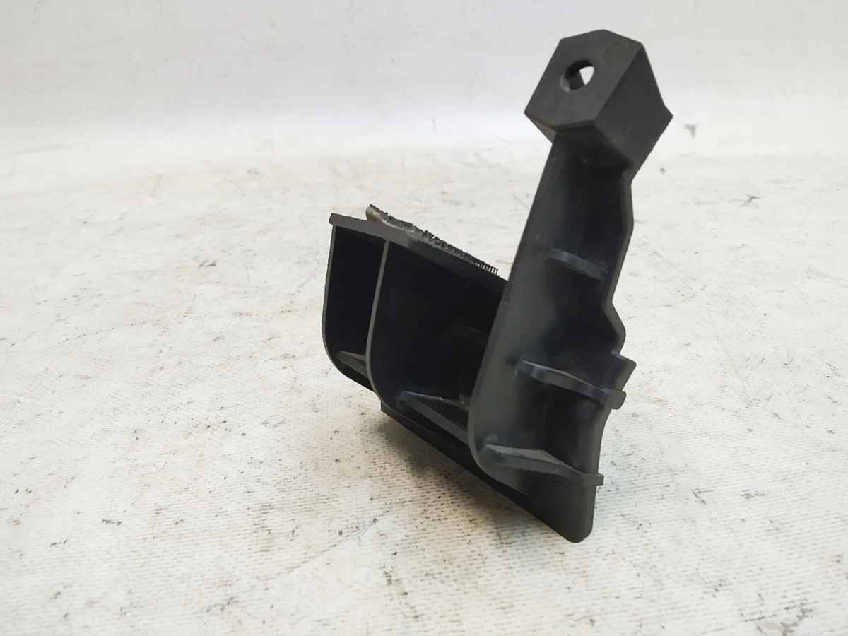 12 Кронштейн накладки порога лівий Tesla Model Y 1555376-00-C