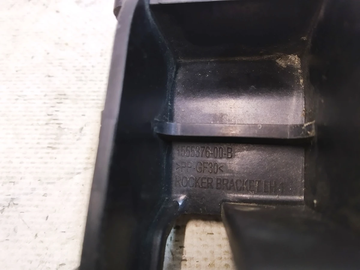 12 Кронштейн накладки порога лівий Tesla Model Y 1555376-00-C