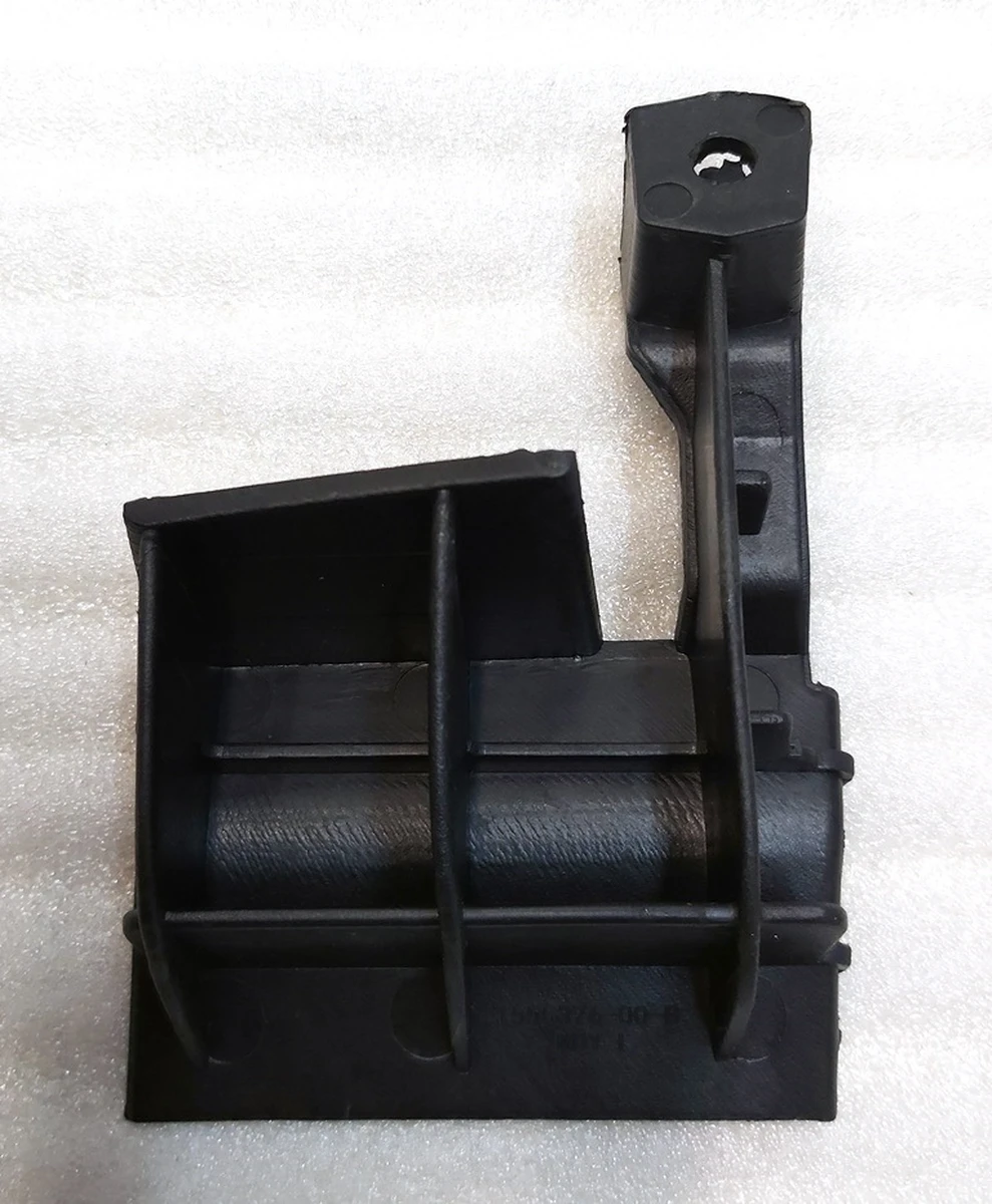 12 Кронштейн накладки порога лівий Tesla Model Y 1555376-00-C