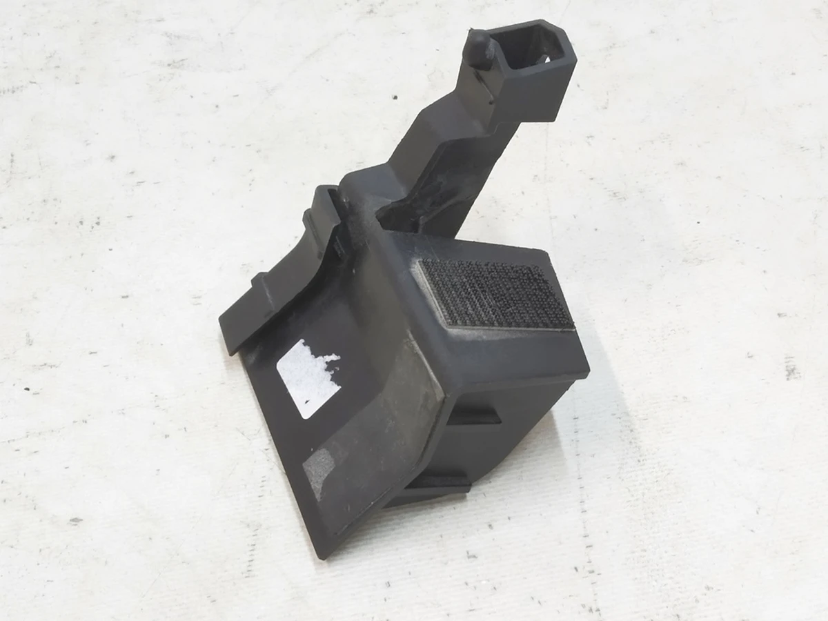 12 MY LH Rocker Bracket Tesla Model Y 1555376-00-C