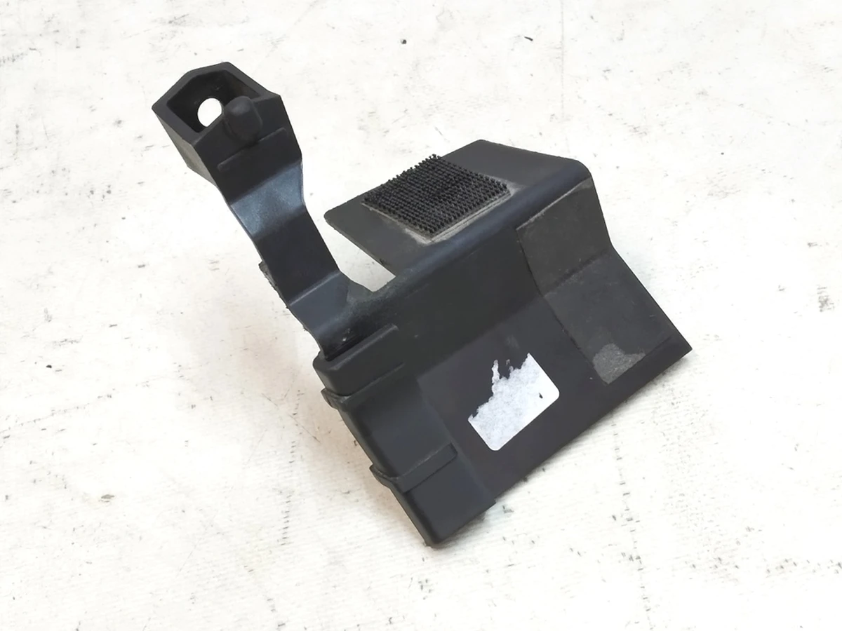 12 MY LH Rocker Bracket Tesla Model Y 1555376-00-C