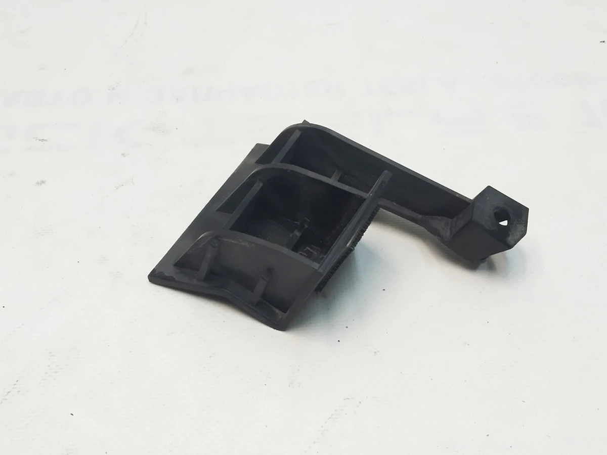 13 Кронштейн накладки порога правий Tesla Model Y 1555377-00-C