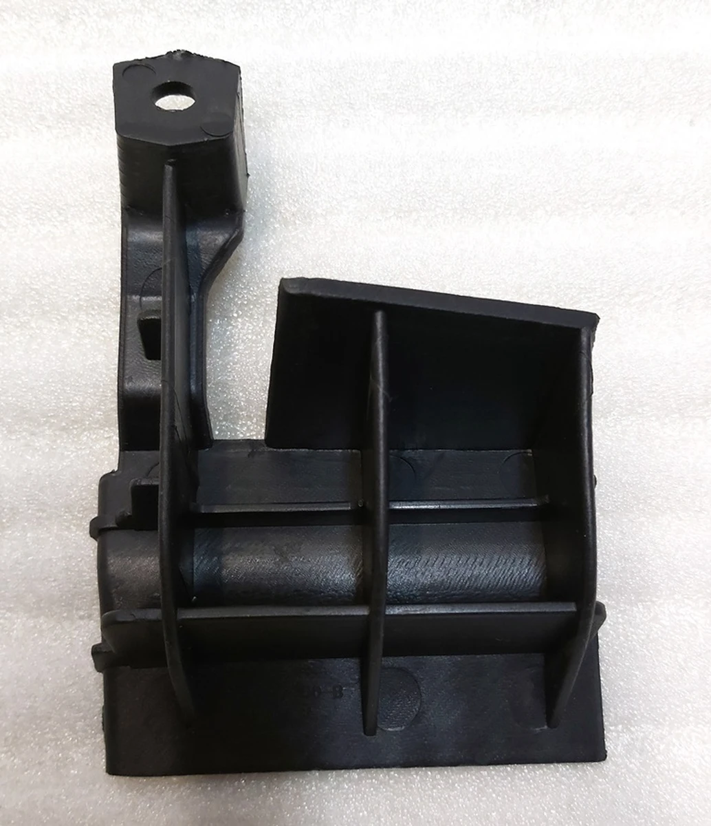 13 Кронштейн накладки порога правий Tesla Model Y 1555377-00-C