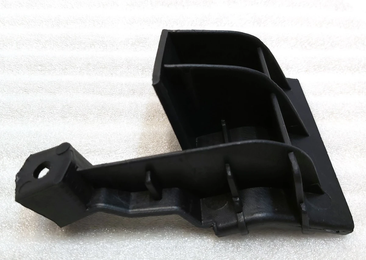 13 Кронштейн накладки порога правий Tesla Model Y 1555377-00-C