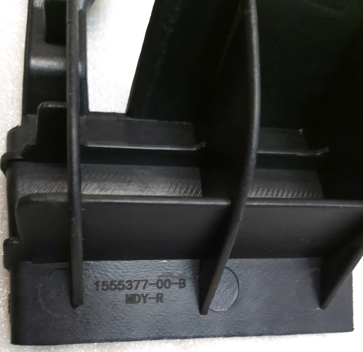 13 Кронштейн накладки порога правий Tesla Model Y 1555377-00-C