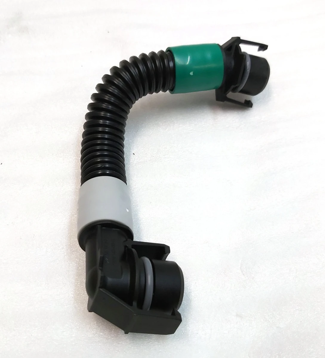 Патрубок системи охолодження основної батареї Tesla model 3 1559591-00-A