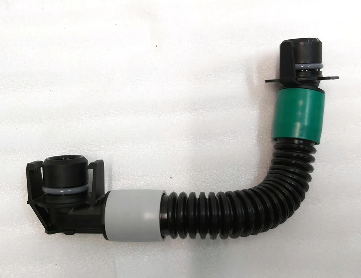 Патрубок системи охолодження основної батареї Tesla model 3 1559591-00-A