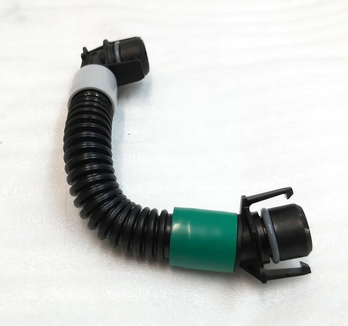 Патрубок системи охолодження основної батареї Tesla model 3 1559591-00-A