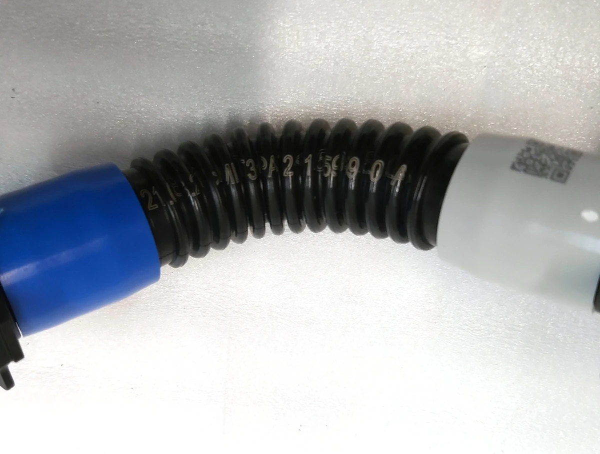 Патрубок системи охолодження основної батареї Tesla model 3 1559595-00-A