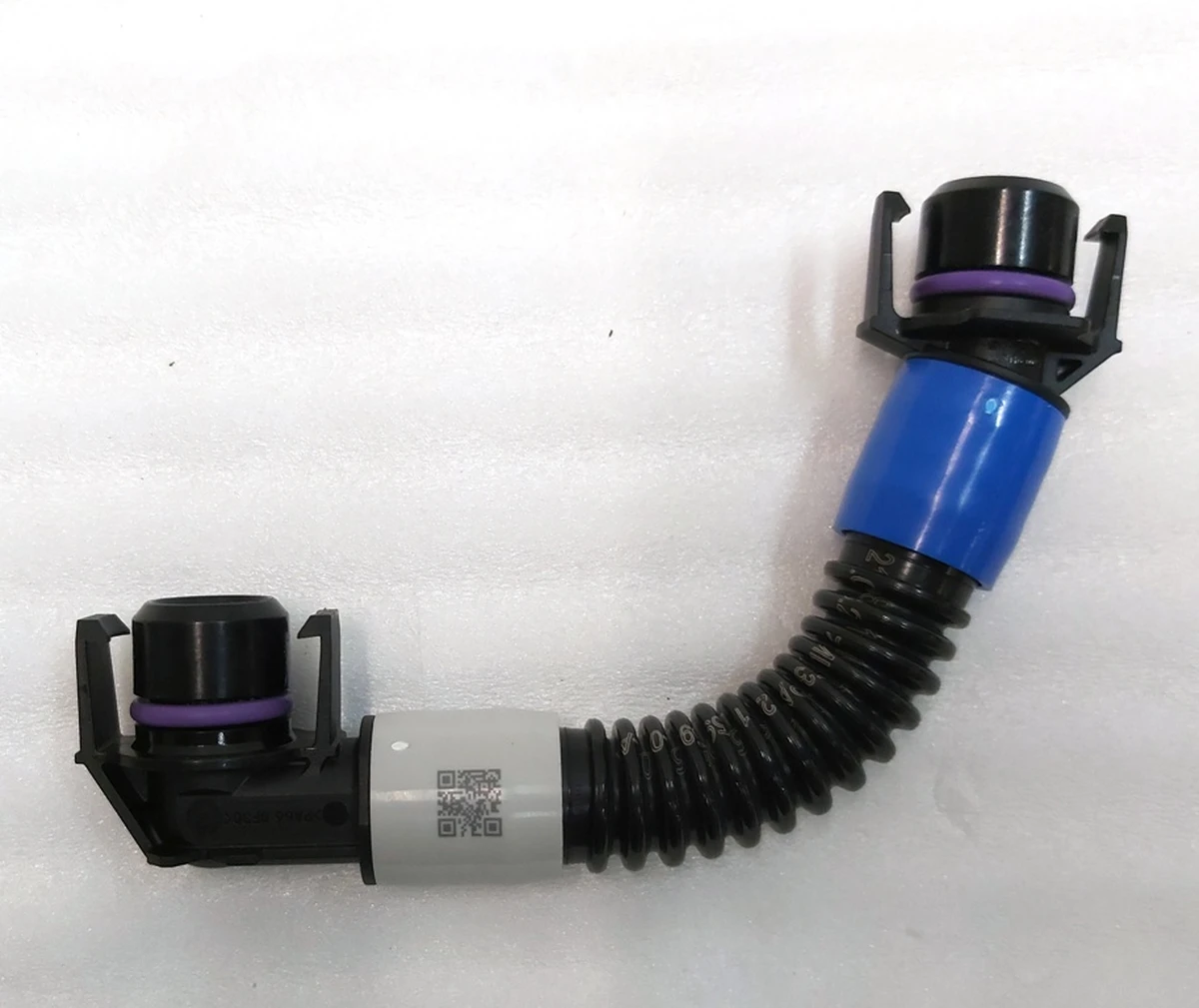 Патрубок системи охолодження основної батареї Tesla model 3 1559595-00-A