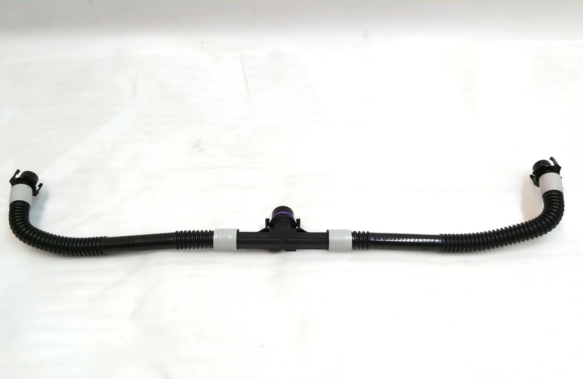 Патрубок системи охолодження основної батареї Tesla model 3 1091586-00 1091587-00