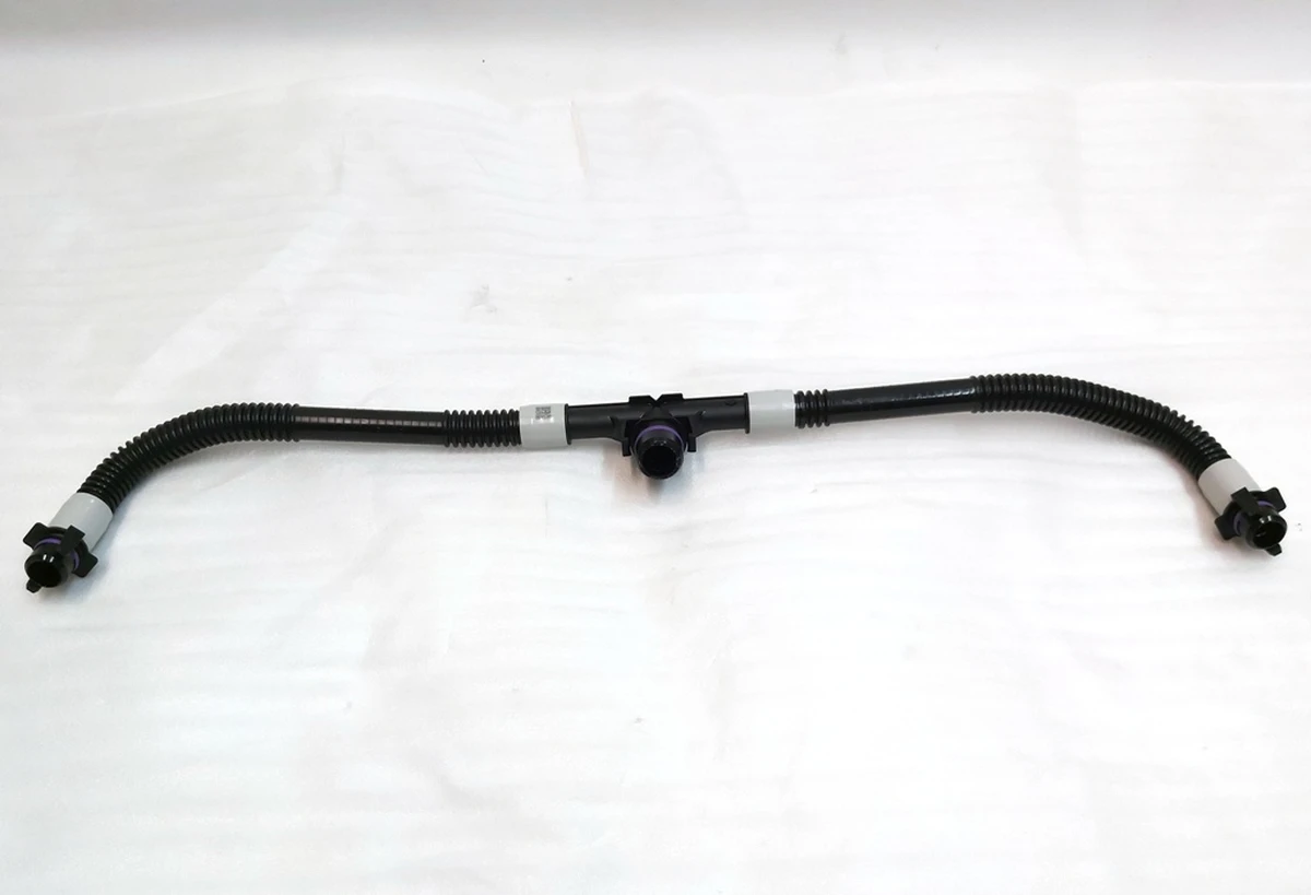 Патрубок системи охолодження основної батареї Tesla model 3 1091586-00 1091587-00