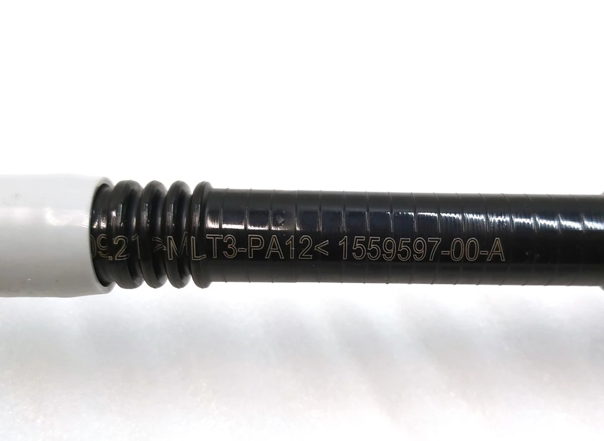 Патрубок системи охолодження основної батареї Tesla model 3 1091586-00 1091587-00