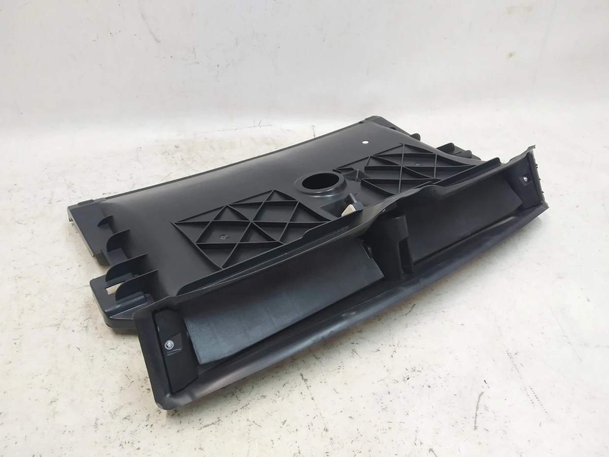 1 Люверс центральный в сборе Tesla Model 3 1559787-00-A