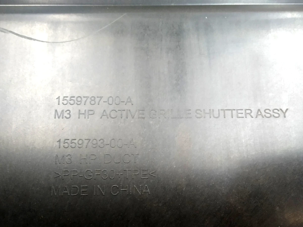 1 Люверс центральный в сборе Tesla Model 3 1559787-00-A