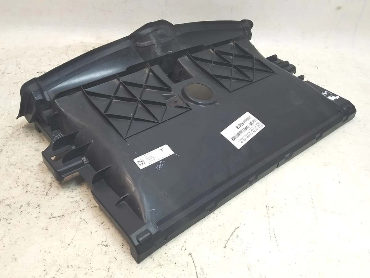 1 Люверс центральный корпус (восстановленный) Tesla Model 3 1559787-00-A