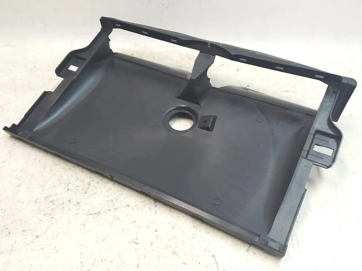 1 Люверс центральный корпус (восстановленный) Tesla Model 3 1559787-00-A