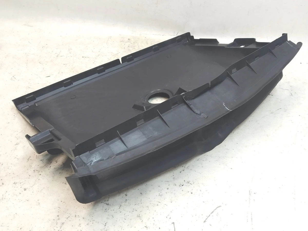 1 Люверс центральный корпус (восстановленный) Tesla Model 3 1559787-00-A