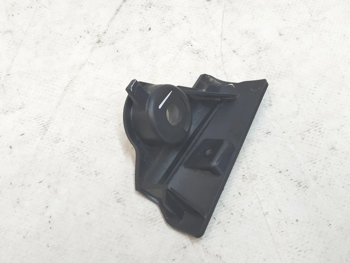 1 Кронштейн крепления левый лопасти люверса Tesla Model 3 1559787-00-A