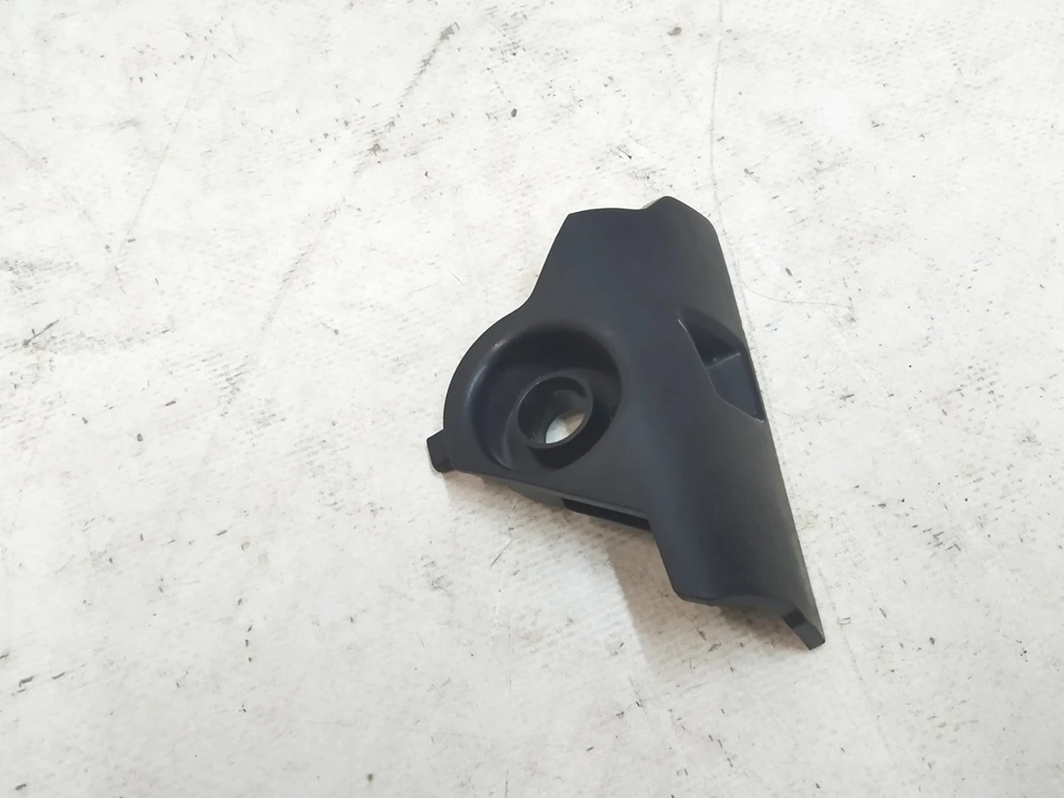 1 Кронштейн крепления левый лопасти люверса Tesla Model 3 1559787-00-A