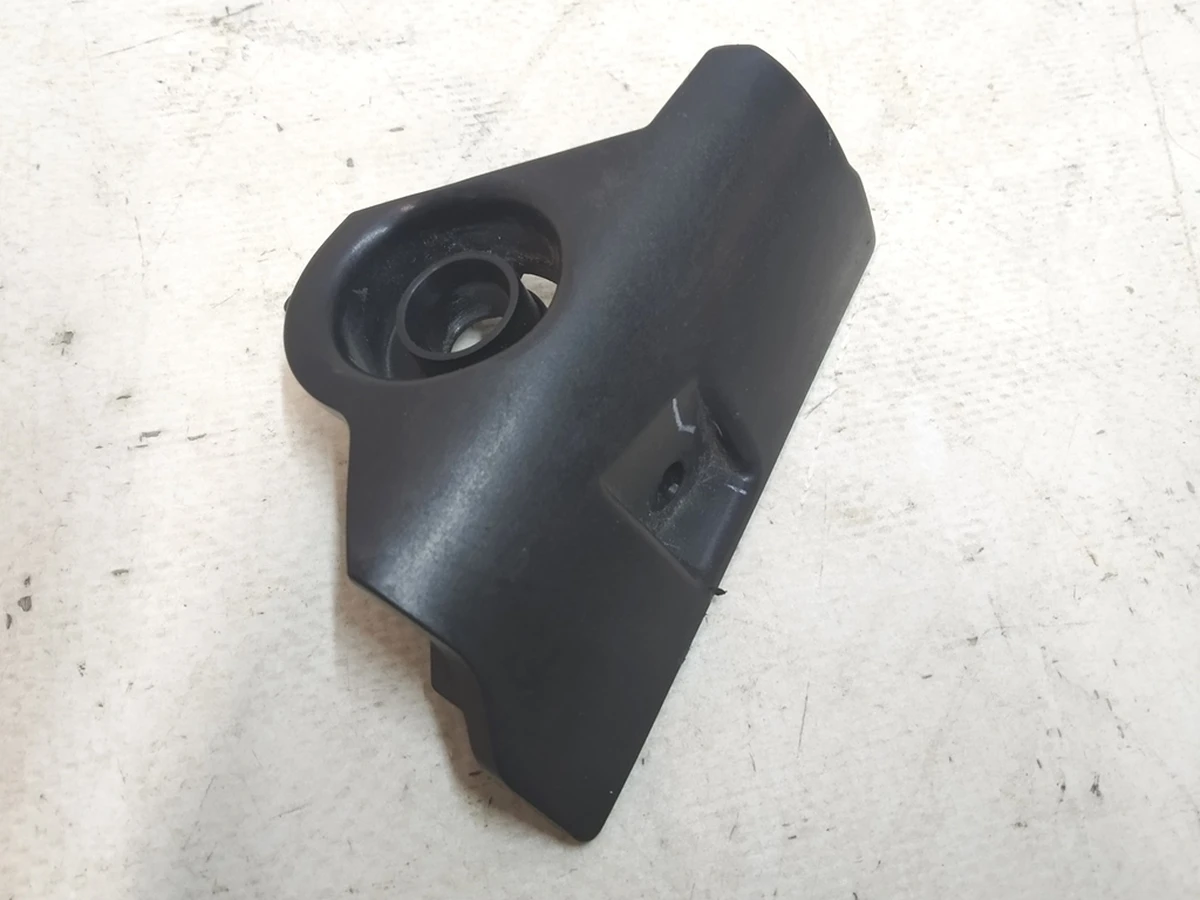 1 Кронштейн крепления правый лопасти люверса Tesla Model 3 1559787-00-A