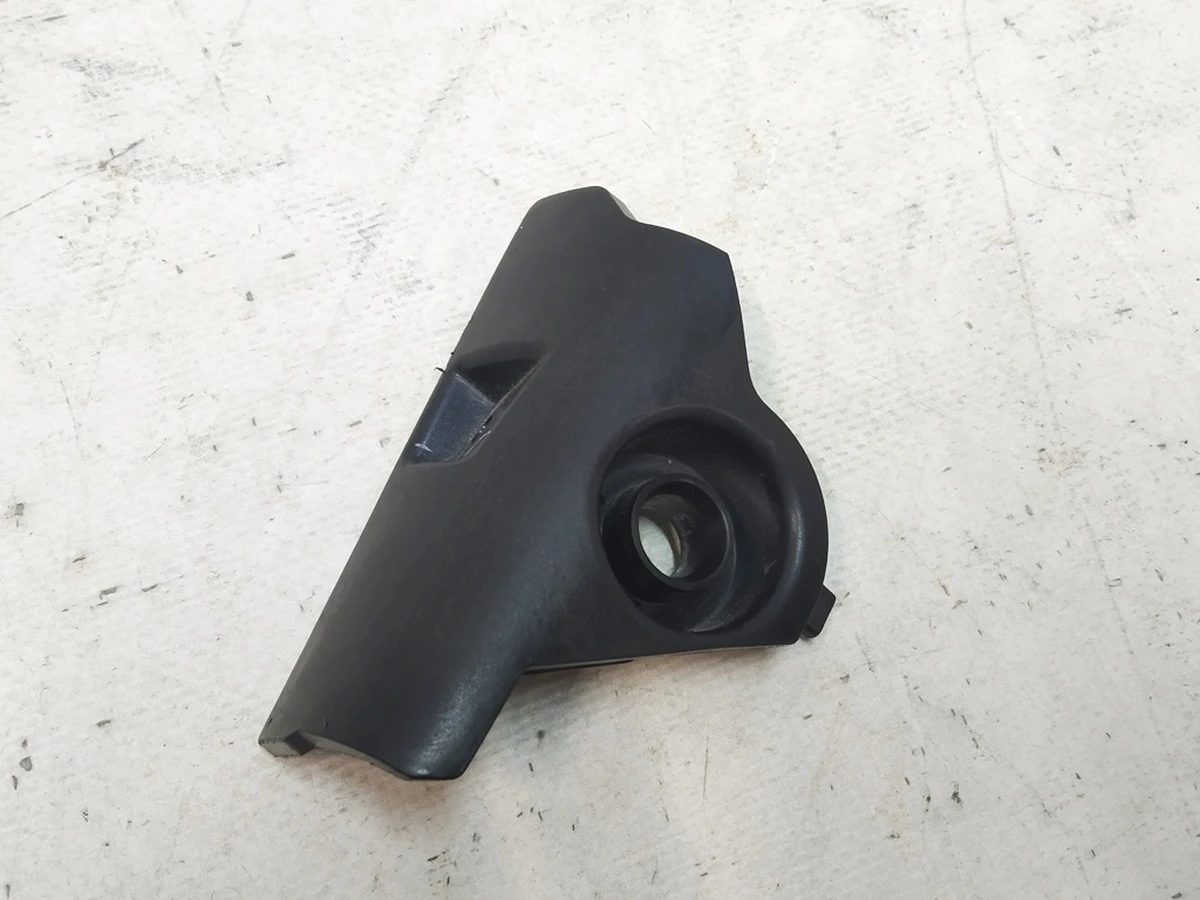 1 Кронштейн крепления правый лопасти люверса Tesla Model 3 1559787-00-A