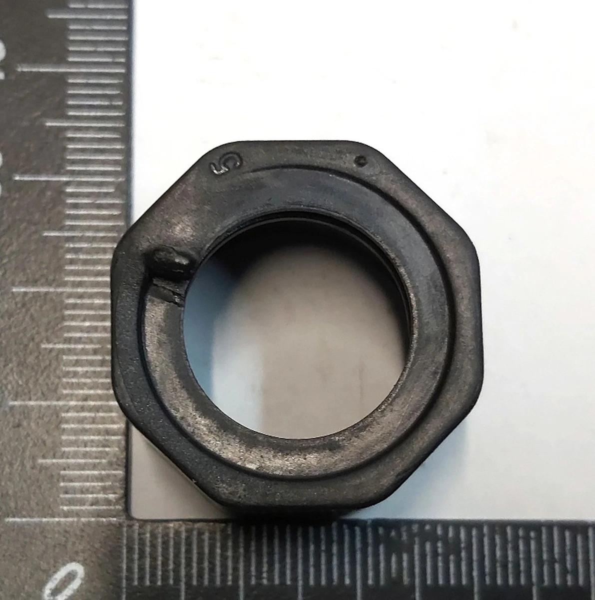 7 Фиксатор (контрогайка) демпфера упора крышки багажника Tesla Model Y 1559817-00-A