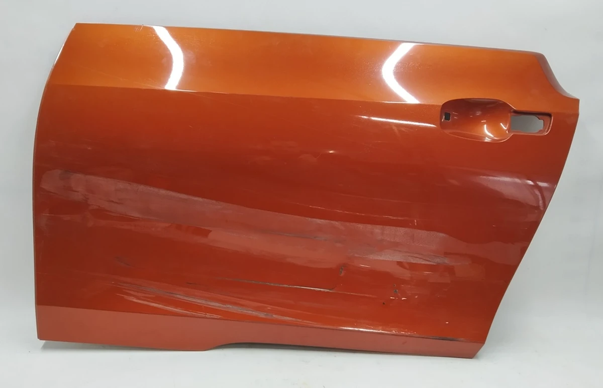 Облицовка наружняя двери передней левой (пластик) B78 (Solar Orange Metallic) (с повреждением) BMW i3 51007369329