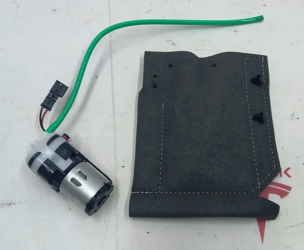 5 Компрессор механизма регулировки поясничного упора сиденья 1-го ряда Tesla model 3 1118494-00-F