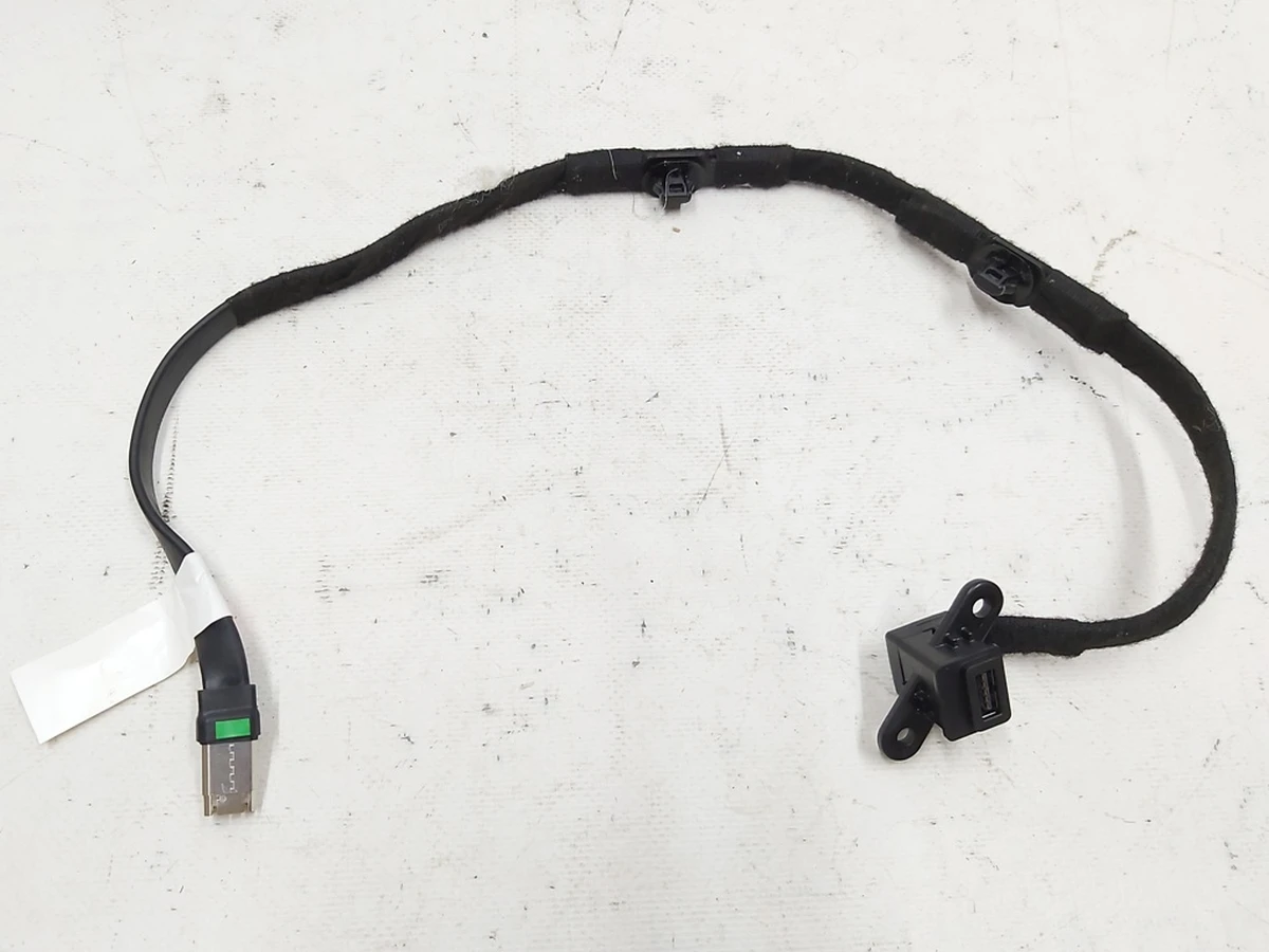 4 USB HYBRID CABLE, LHD Tesla model 3, model Y 1083340-00