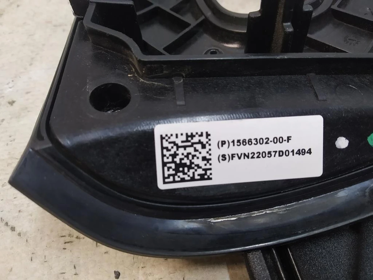 2 Люк порту зарядки з електроприводом (пошкодження) Tesla model 3, model Y 1566302-10-G