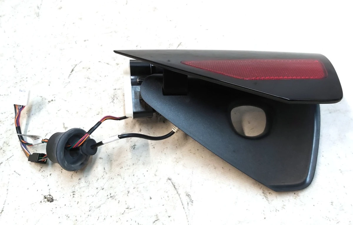 2 Люк порту заряджання з електроприводом Tesla mode 3, model Y 1505513-00-A