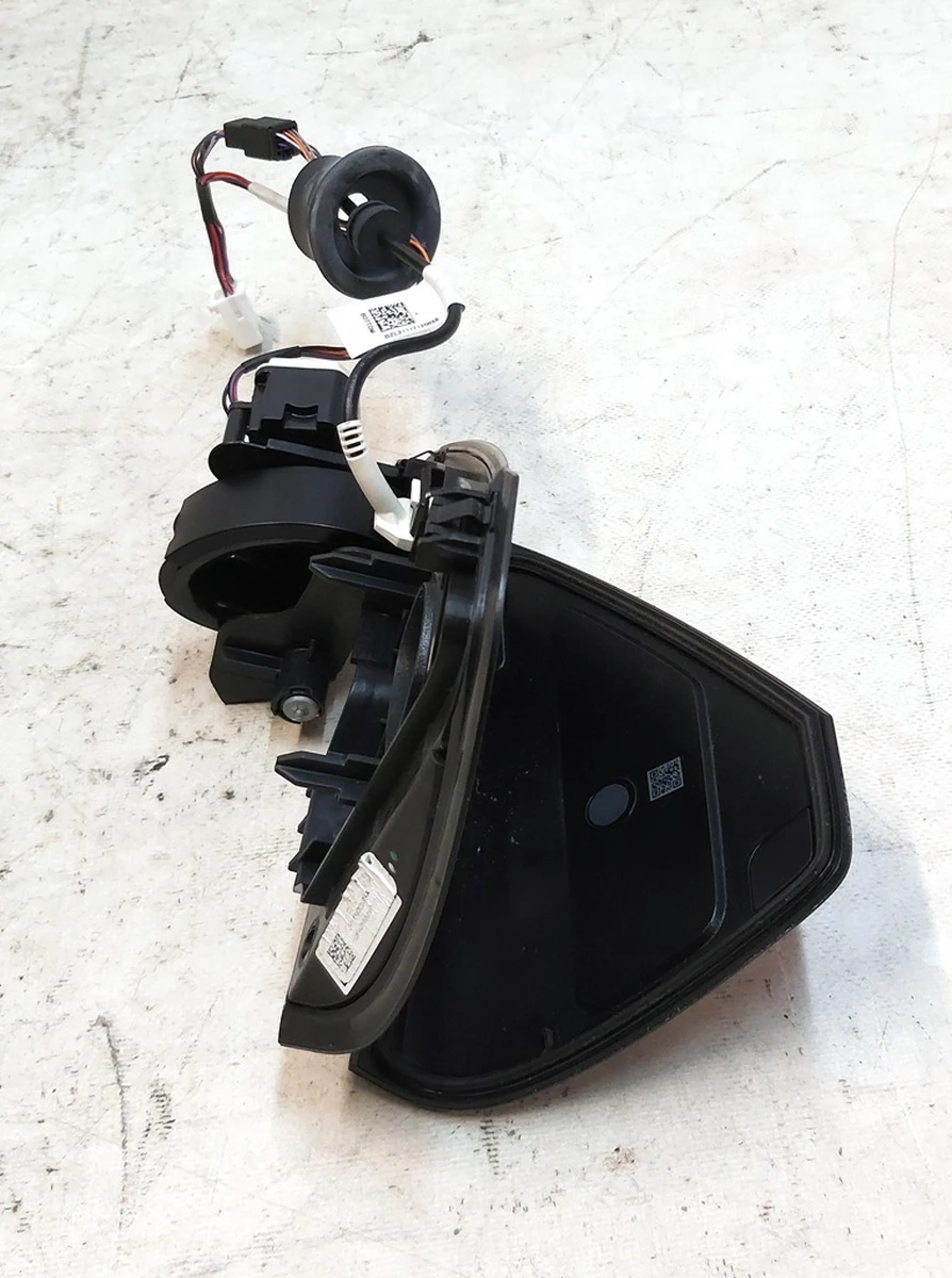 2 Люк порту заряджання з електроприводом Tesla mode 3, model Y 1505513-00-A