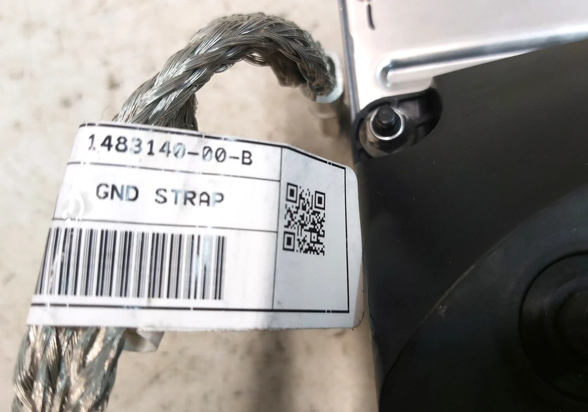 1 Комп'ютер автомобіля REV01 NEW з косою заземлення Tesla model 3 1566786-S0-C