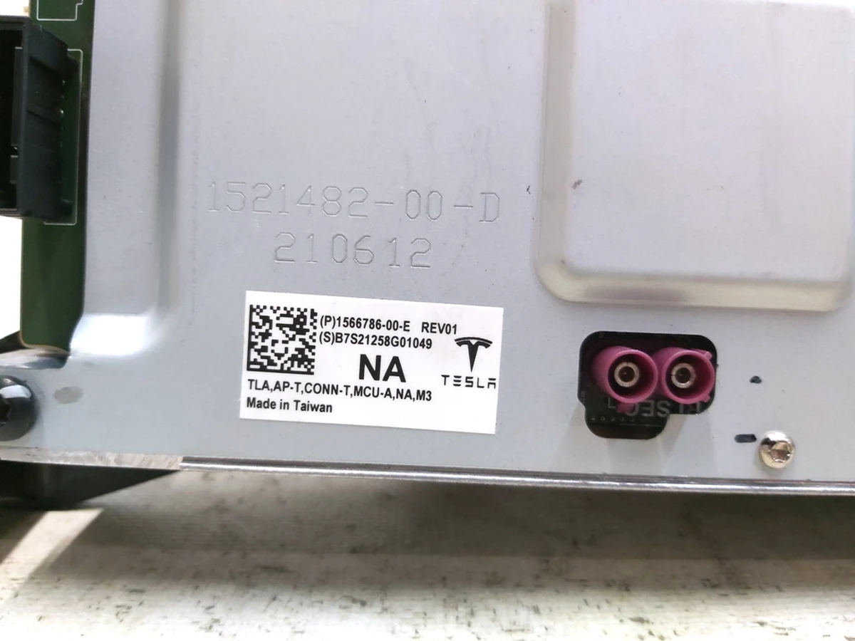 1 Комп'ютер автомобіля REV01 NEW з косою заземлення Tesla model 3 1566786-S0-C