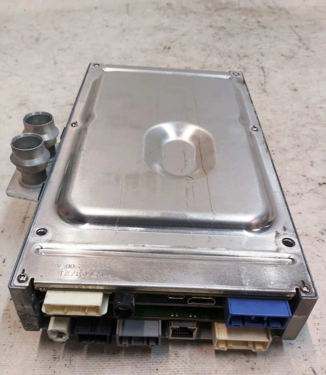 1 Комп'ютер автомобіля REV01 без кронштейна н/к Tesla model 3 1566786-S0-C