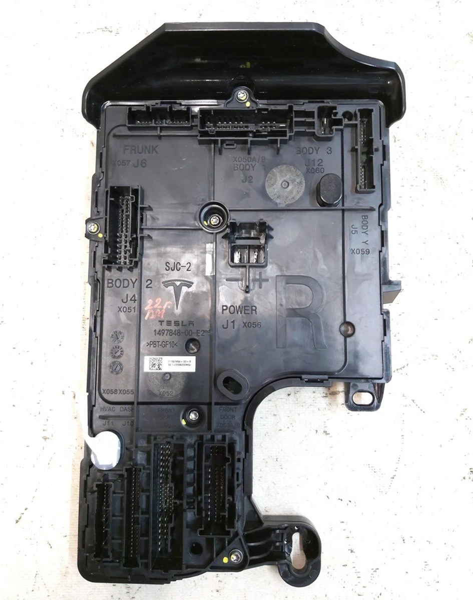 4 Боди контроллер правой стороны Tesla Model 3 1567454-00-B